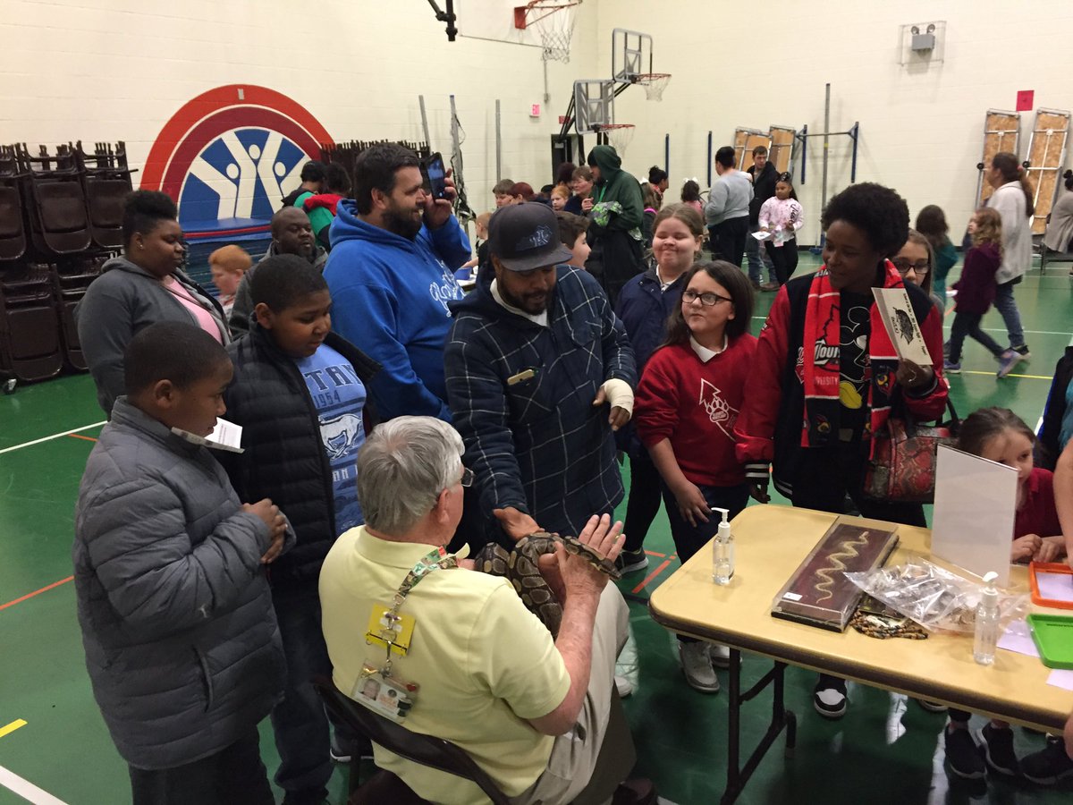 portlandjcps's tweet photo. We had so much fun with our students, their families, and the @LouisvilleZoo tonight! Check out our slideshow! https://t.co/879DN75Ar0  #familynight #animalencounter #docentsareawesome #PortlandGrows @HoschPES @JCPSKY @BrenStokesJCPS https://t.co/VwvAZ90OPk