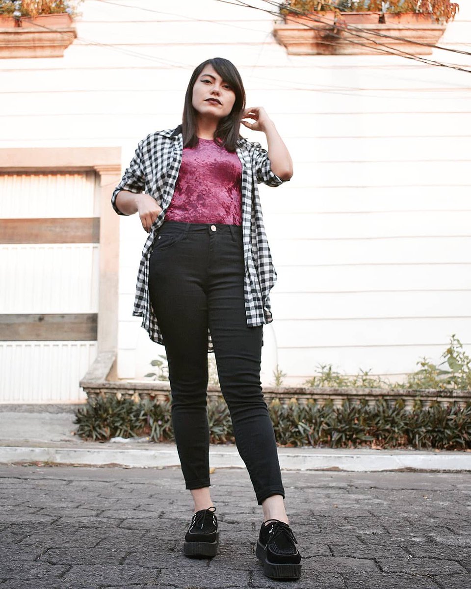 Kriss_muff's tweet photo. New outfit post on the blog!
Check it out here 🖤:
https://t.co/l2scwkUC4w
.
.
.
.
.
.
#blogger #latinblogger #ootd #outfit #newpost #grunge #styleblog https://t.co/nAalFoQKhC