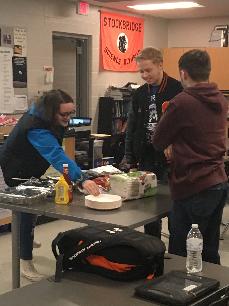 frc6591's tweet photo. Word of the day: Productive
Today we worked on designing our arms for our chassis, the electrical and wiring of the chassis, and organizing our pit area. Our team is doing a great job and has a great start on our journey. We hope you’ll stick around😉 https://t.co/eFzELj1527