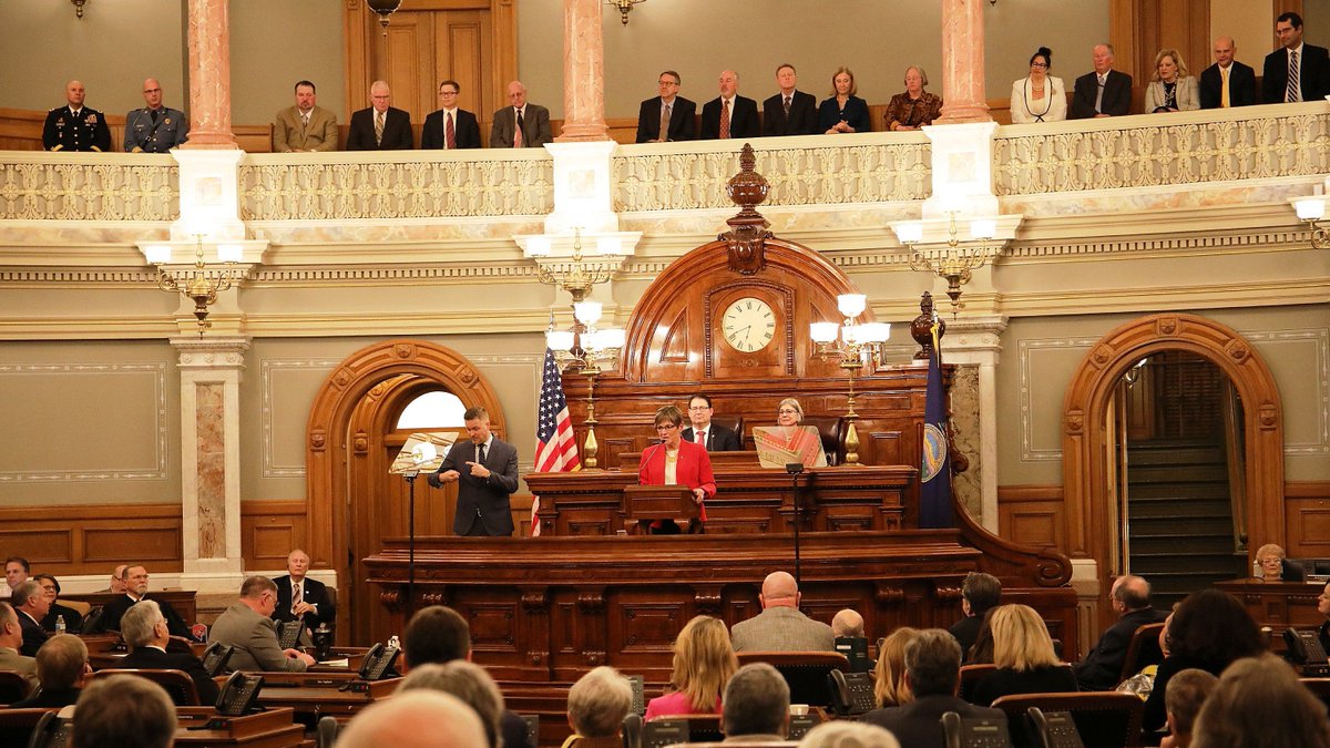 thespottedguy's tweet photo. Governor Kelly's 2019 State of the State Address. #StateoftheStateKS @KSNTNews https://t.co/Ms59BJDog6
