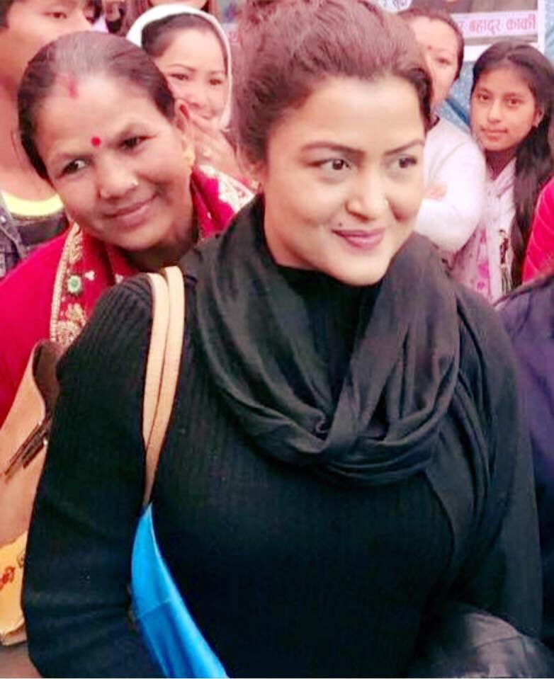 जीवनको लीला एकै छिन हेर प्रिय, हजारौ रङ, हजारौ बासना, हजारौ भावना, हजारौ स्वाद र हजारौ रोजाइ छन । छैन त सिर्फ फुर्सद, कहिलै तिमीलाई अनी कहिलै मलाई !