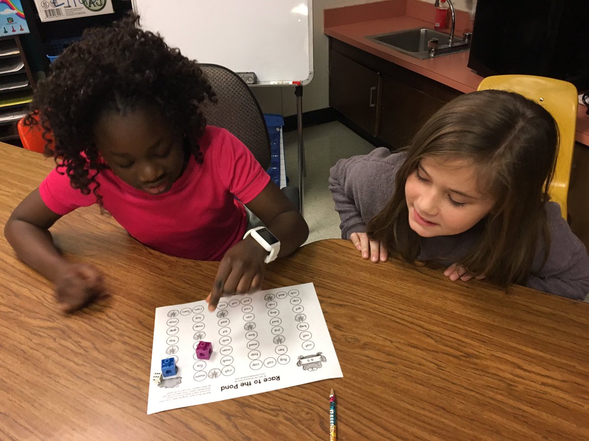 AlisonDJJS's tweet image. Having fun with phonics! The students enjoyed a little competition while reviewing cvc words.@AlisonDJJS #keh4life #bettertogether