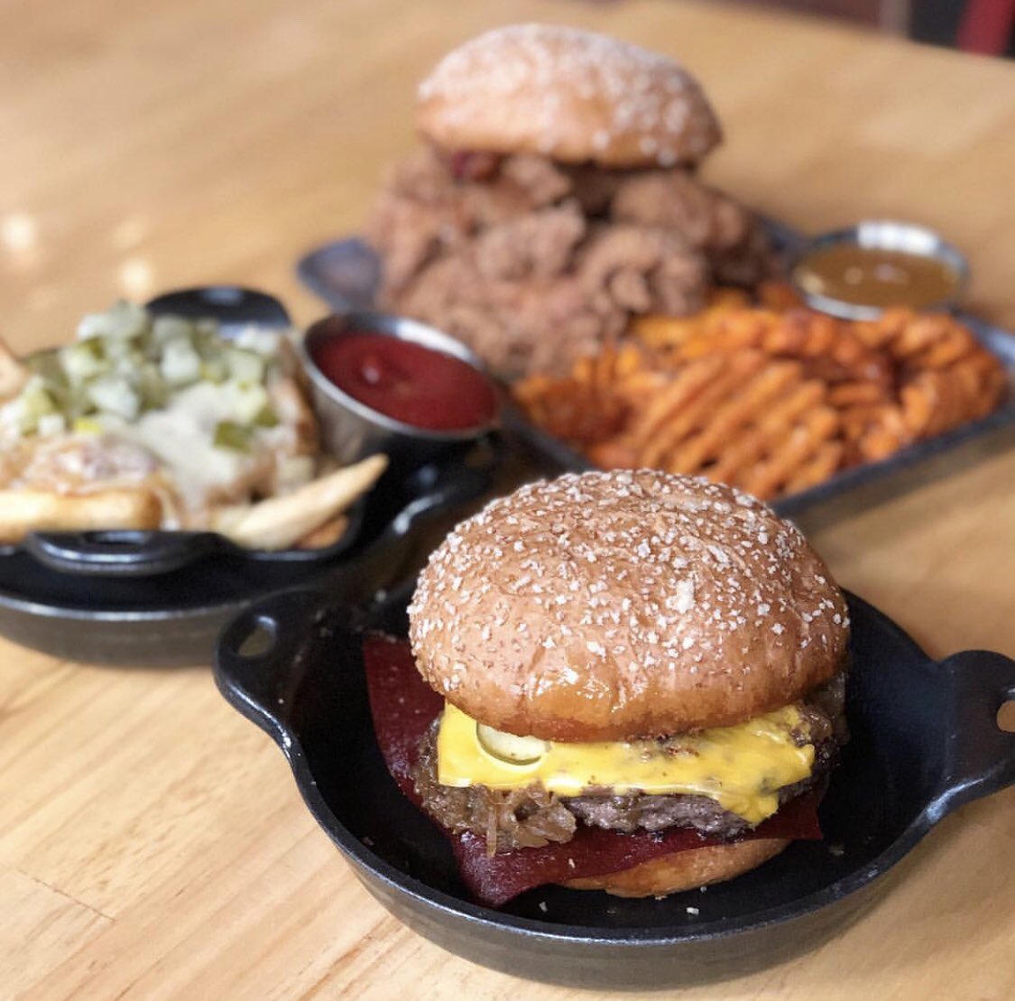 plancheck's tweet photo. If this is your spread, you might just be a Plan Check insider! All the house favs right here! 

📸 @itsthenoms #plancheck #LA #burgers https://t.co/jYufbVrObS