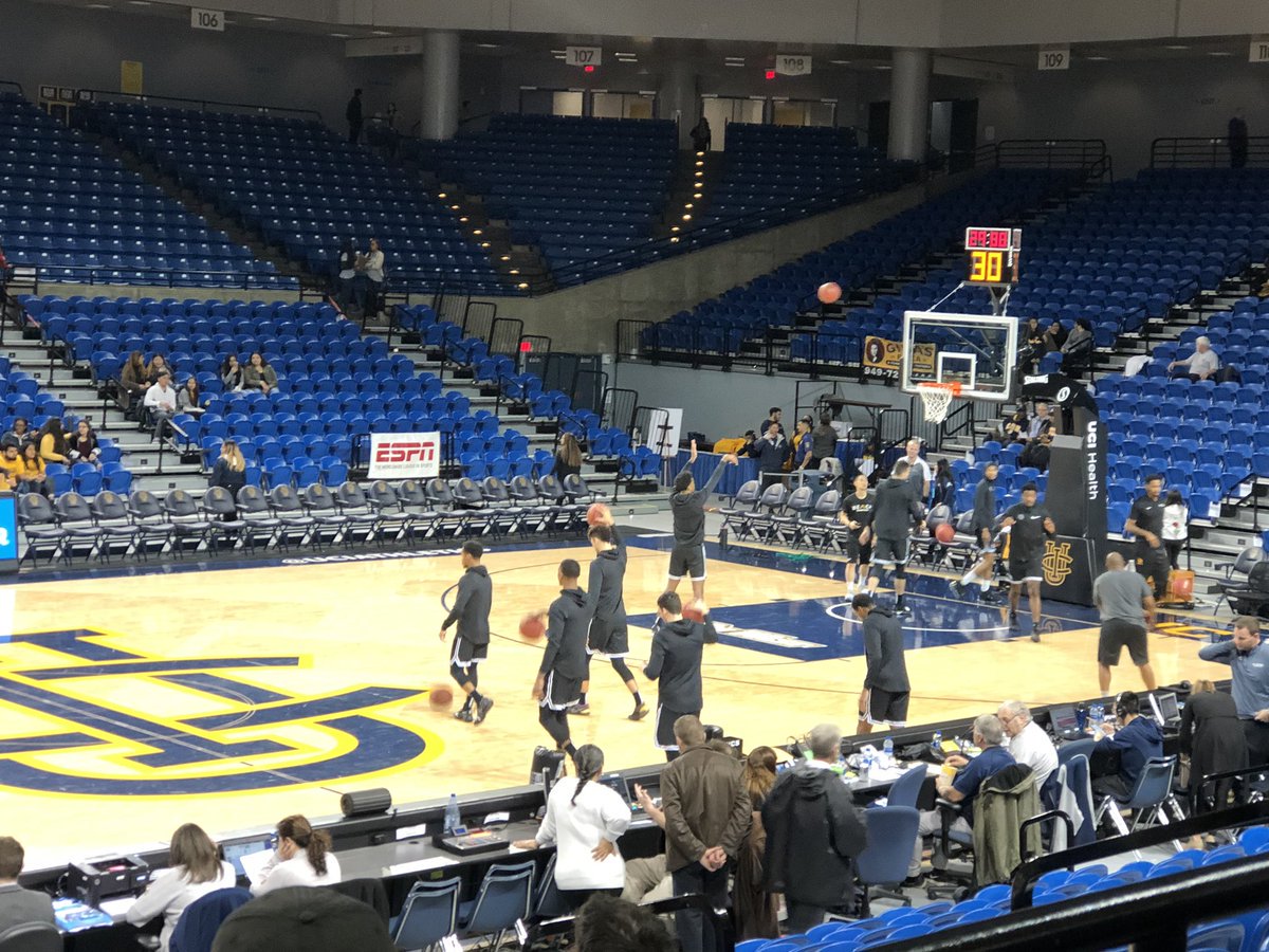 Links for tonight's Black and Blue Rivalry game against UC Irvine! 
🖥 ow.ly/3LjZ30nliZQ 
📻 <a href="/22WestSports/">22 West Sports</a>  
📊 ow.ly/YkYq30nlj03    
🏖️ #GoBeach