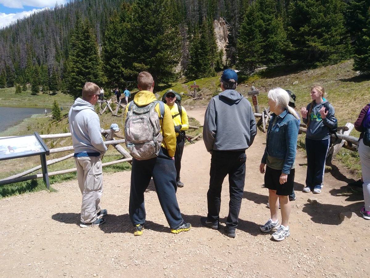 #ParkChat A10: This Ranger right here, helping hikers down from Mt Ida at @RockyNPS ecapsulates the spirit of #WeAreParks