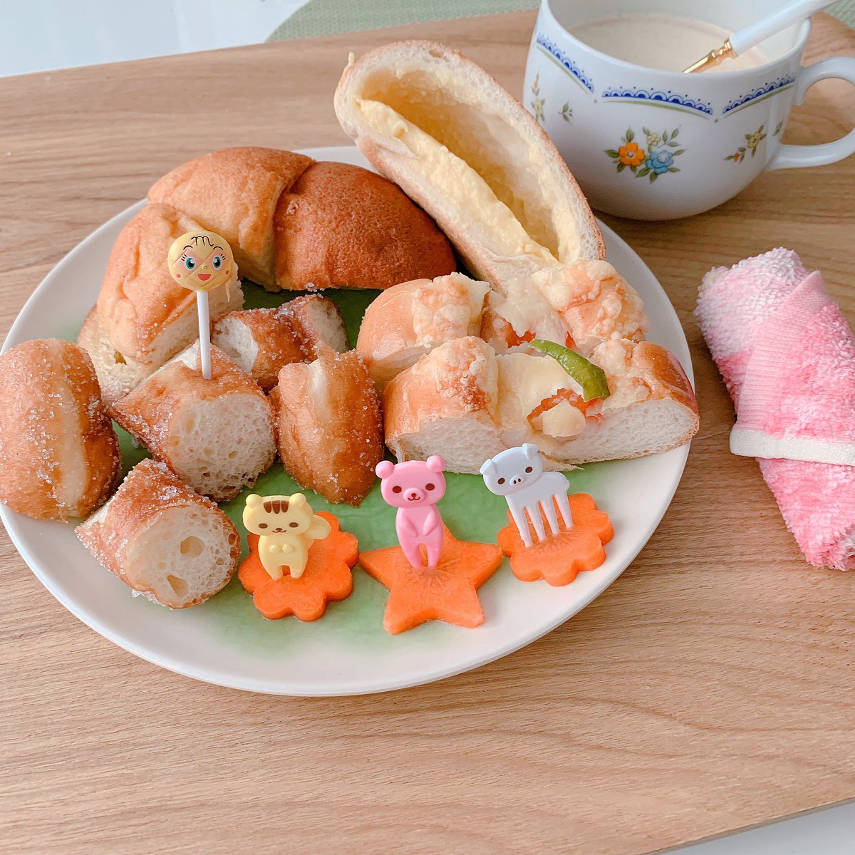 Pe Auf Twitter お昼ごはん 今日はパンparty 罪悪感を減らす為に人参ピクルスを少々 今日は完全に引きこもってアンパンマン映画鑑賞しまくるぞー っと決めたのに 雪積もってるから雪かきせねば こどもごはん おうちごはん 幼児食