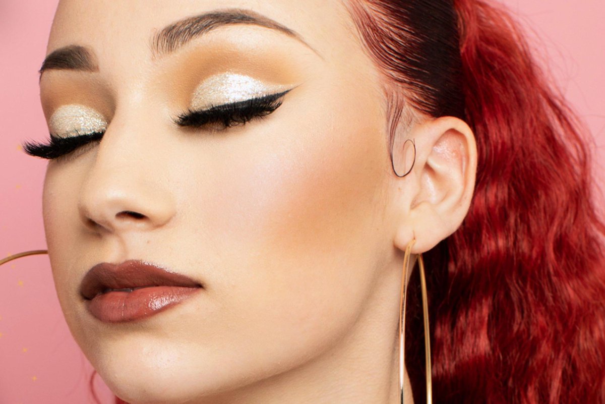 yahoolife's tweet photo. #DanielleBregoli, aka #BhadBhabie, landed a $900,000 beauty deal https://t.co/eGDaCiguQg https://t.co/ukDrVCjA8w