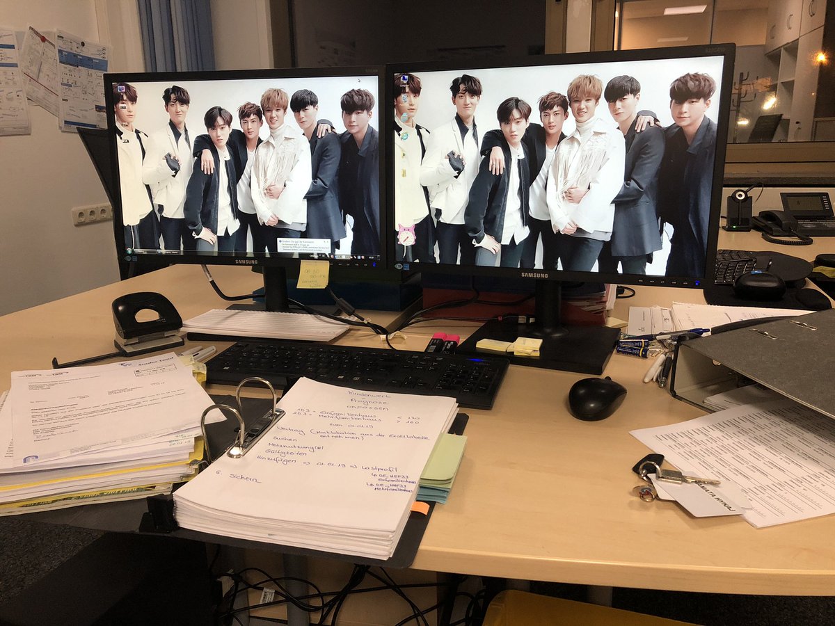 dia_diamanta's tweet photo. This is how I start the DAY , uwu I am in love 🥰 My boys be saving my day as always ♥️ Thank you @VAV_official
#StanVAV #StanKings https://t.co/Uw7EvrPgc2