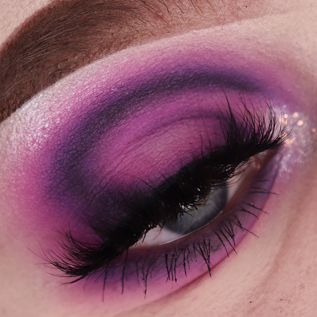 <a href="/jamescharles/">James Charles</a> hello👋🏻