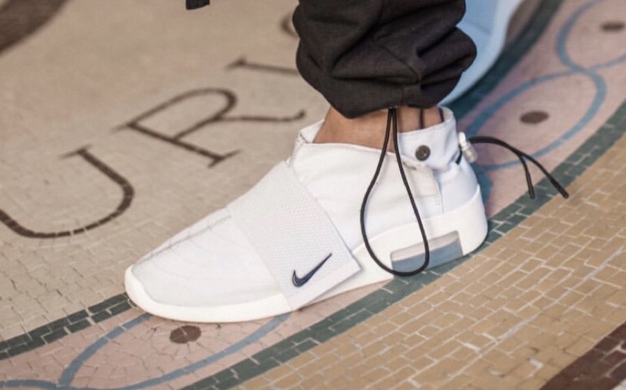 fe pescado deletrear SneakerFiles.com on Twitter: "On Feet Look at the Nike Air Fear of God  Moccasin in 'Light Bone' https://t.co/NJfo90Yodp https://t.co/GPmCVFiUkF" /  Twitter