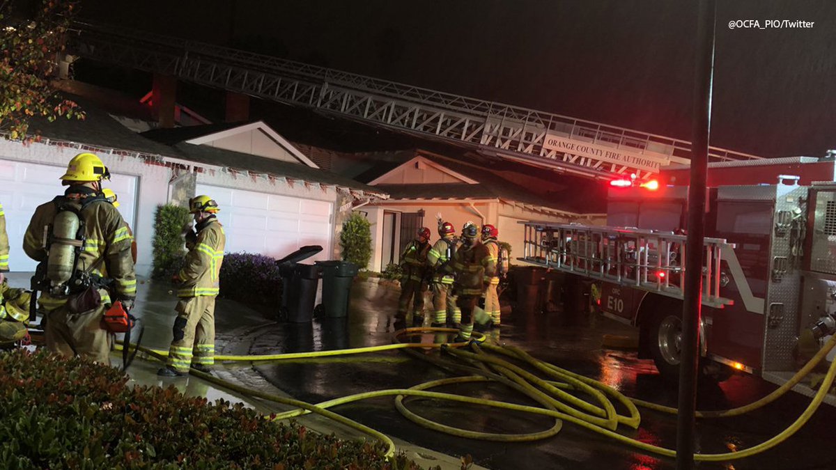 BREAKING 2 dogs killed in Yorba Linda duplex fire, Orange County fire