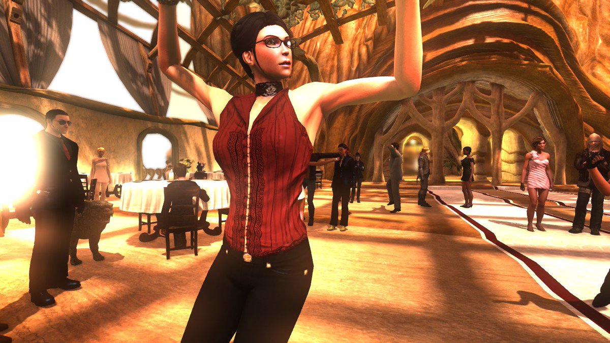 projectR64's tweet image. Some pics from the ongoing wedding celebration of @benitachi_swl and @Astrid_Archer, hosted by @LailaFlowerSW and @Happy_T_Radio.  There's free cake and people are trying to get @AlexanderVenato to dance, so come twist his arm.