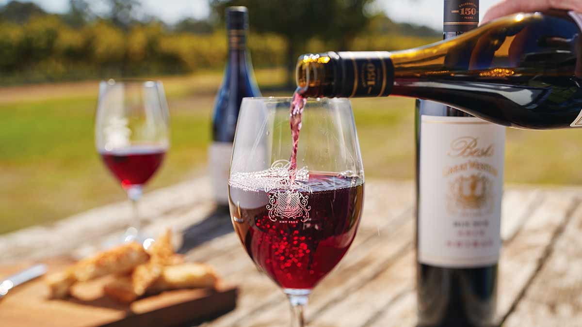 Hamish Thomson shares his tips on how best to serve red wines over summer! ow.ly/WamR50k9sFI #wine #redwine #aussiewine