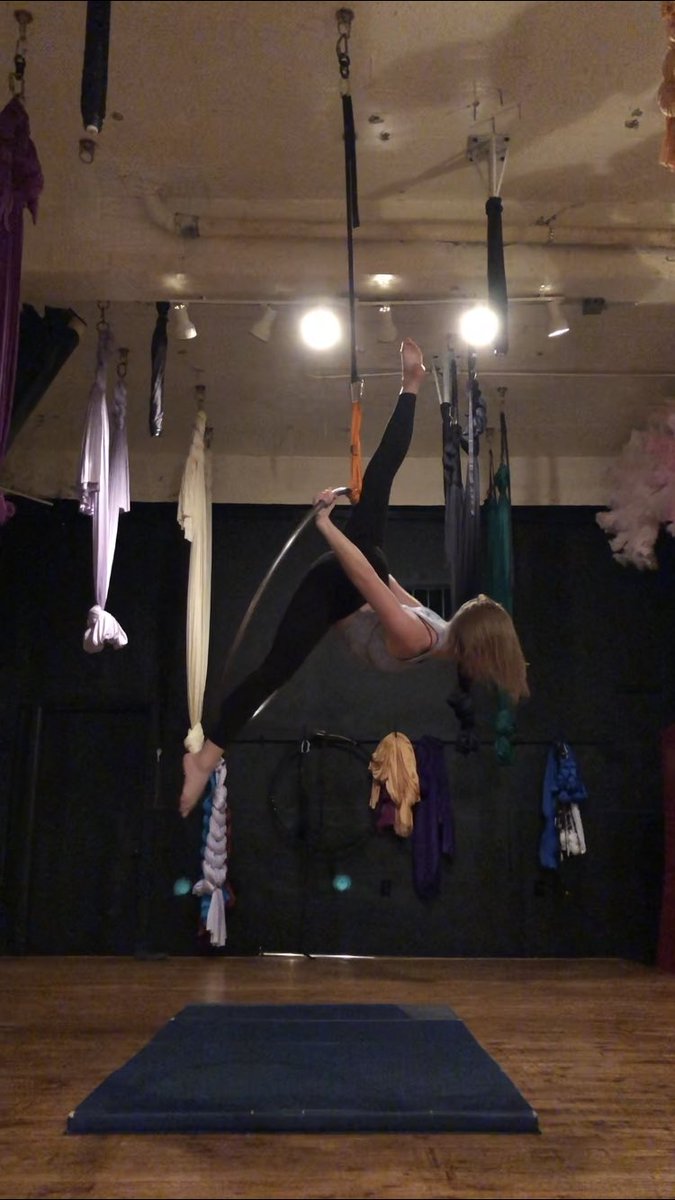 okaype's tweet photo. my lungs suck more than usual, but that hasn’t stopped me from doing weird bendy stuff on Lyra 🤷🏼‍♀️ https://t.co/RXzCBQHpdC