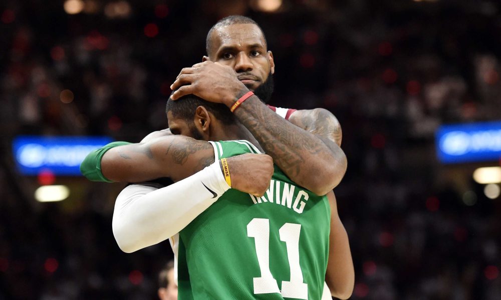 ct_nba's tweet photo. 先日ORL戦で敗れた後、若手に厳しい言葉を投げかけたカイリーですが、その後レブロンに電話をしかつての己の振る舞いを謝罪しチームを率いる上でのアドバイスを求めたそうです。世界最高の選手でありながらチームをリードするのは並大抵の事ではない、相談するならレブロンだと思ったらしいです。 https://t.co/aeKSnPjqpZ