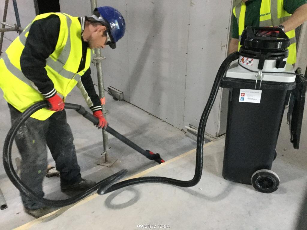 There are 4 types of harmful dust beyond asbestos. 1☆ Flour 2☆ Grain 3☆ Silica 4☆ Wood. One thing is clear, whether in a #bakery or #BuildingSite. Dust can damage human health. #lookafteryourlungs