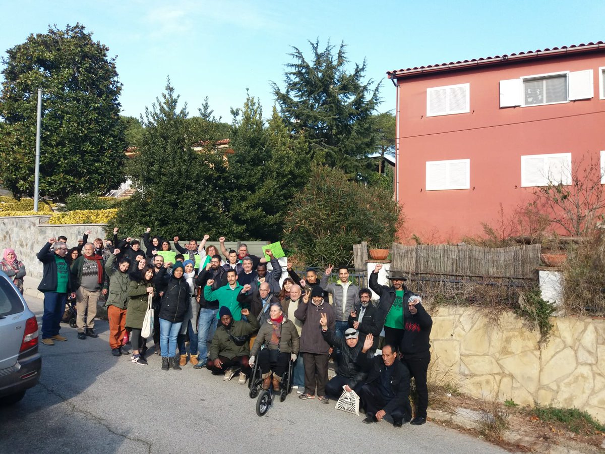 PAH_Castellar's tweet photo. L’#Annaesqueda #Bankia estem esperant, #solucioAnnaja https://t.co/wk4ukZiDxk