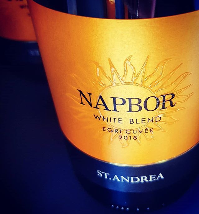 standreawine's tweet photo. NAPBOR Egri Cuvée 2018 🌞
Available at the @bortarsasag stores and at our cellar and our webshop! Link in bio! 🙏🍷 #napbor #2018 #release #eger #cuvee #white #blend #available #bortarsasag #standrea #standreawinery #new #wine #egerwine #egerwineregion #sunwine https://t.co/jHWB5ReWfk
