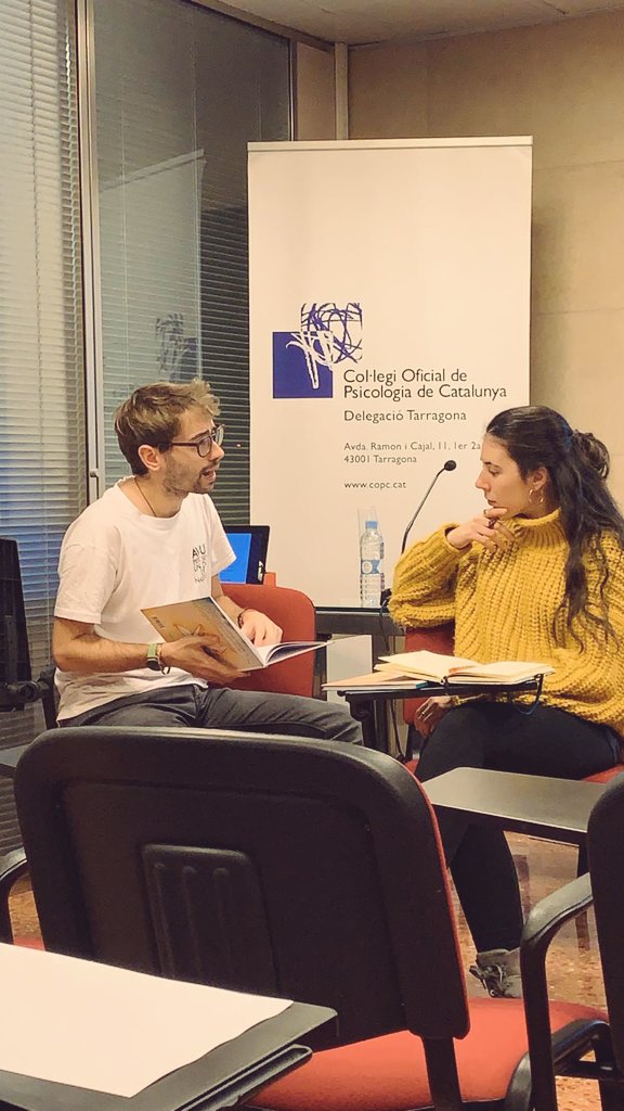 Ayer estuvimos presentando Las Emociones Hacinadas en el <a href="/copc_cat/">Ψ Col·legi Oficial de Psicologia de Catalunya</a> Tarragona.
📚 Per una  #psicologia sense fronteres!
<a href="/BlanquernaFPCEE/">Blanquerna FPCEE</a> <a href="/FacPsicoUB/">Psicologia UB</a> @FPsicologiaUAB <a href="/PedagogiaCat/">Pedagogia LS Cat</a> <a href="/CopecPedagogs/">Col•legi Oficial de Pedagogia de Catalunya</a>
#llibres #activisme