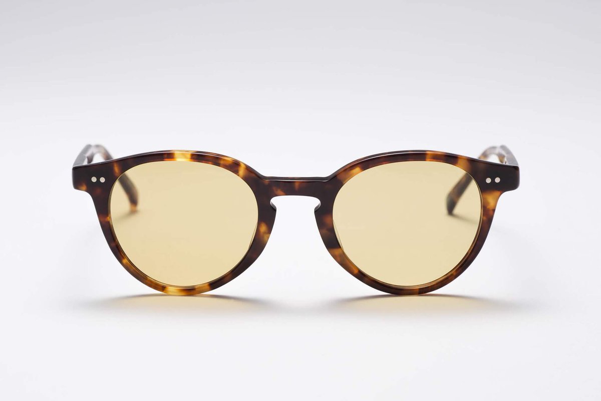 blincaoyama's tweet image. 視界良好なガラスレンズと、癖のないデザインでまるで顔の一部のような印象の「MOZU」。
フレームデザインは前回に引き続き、日本が誇るアイウエアデザイナーとして知られてる榎本郁也によるもの。

#thinglass#オーエムジー株式会社 #大阪眼鏡硝子

Brand: THINGLASS
Model: MOZU
Price: ¥37,800-