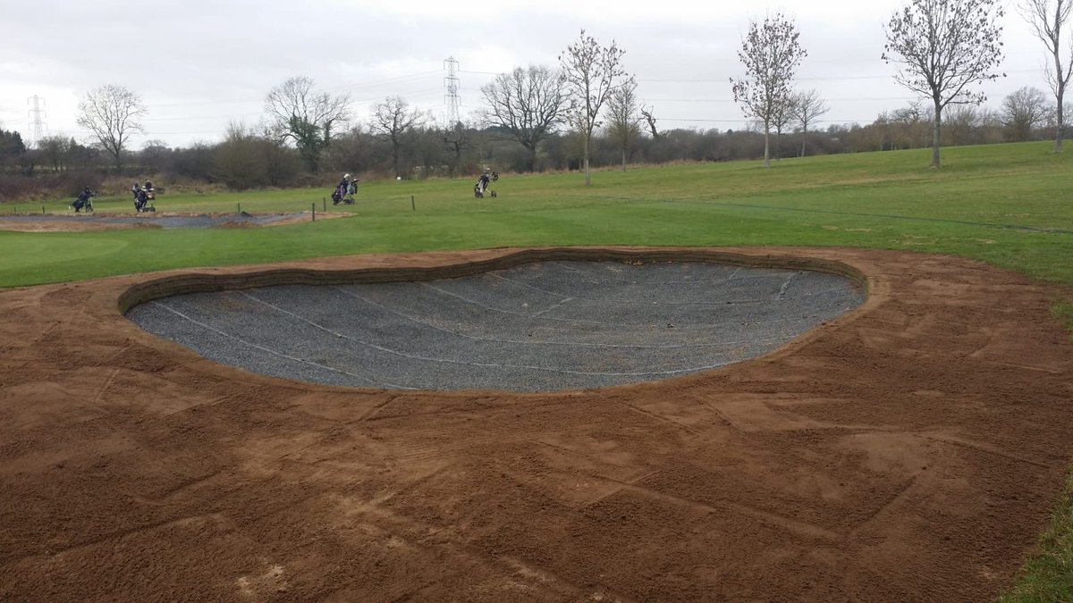 Mossco_a's tweet image. New Bunkers on our 7th green prepped &amp;amp; ready for turf. Great job by the lads #polylastbunker @TheHenleyGreens @Aitkens_turf