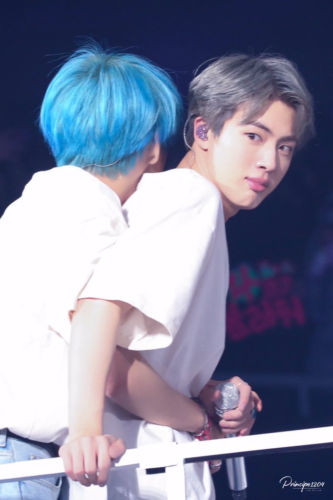 『 ยัยหนูของพี่ 』 

☾ OS, AU Thai
☾ goo.gl/58R9wM

.
.

𝘭𝘰𝘷𝘦 𝘩𝘢𝘴 𝘯𝘰 𝘳𝘦𝘢𝘴𝘰𝘯
𝘐 𝘥𝘰𝘯’𝘵 𝘬𝘯𝘰𝘸 𝘸𝘩𝘺
𝘐 𝘫𝘶𝘴𝘵—𝙙𝙤

.
.

✐ #ทรงจำสีน้ำเงิน #ฟิคแทจิน #แทจิน #taejin