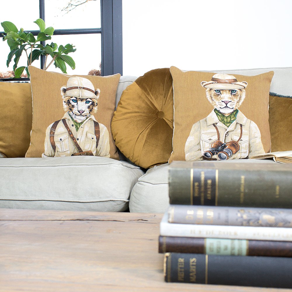 mars_more's tweet photo. Did you know that the images of the gobelin cushions are woven into the fabric? https://t.co/JOGo1CsFG3