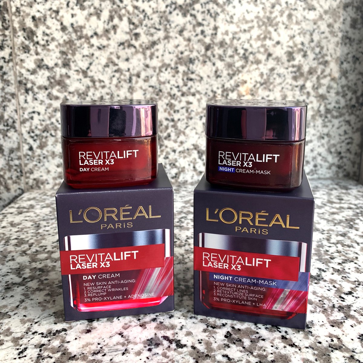 LOrealParisTH's tweet image. #แจก เซตคู่ รีไวทัลลิฟท์ x3 เดย์ และไนท์ครีม 50ml จำนวน 3 เซต รวมมูลค่า 5,844.-
❤️ด้วยนวัตกรรมจากลอรีอัลที่ได้แรงบันดาลใจมาจากการทำเลเซอร์ ช่วยให้ผิวดูเด้งอ่อนเยาว์ รูขุมขุนดูเล็กลง

*กติกาง่ายๆแค่ RT+Follow และ Reply ด้วย #Revitaliftx3
📢ประกาศผล 25 ม.ค. 62 #LOrealParisTH