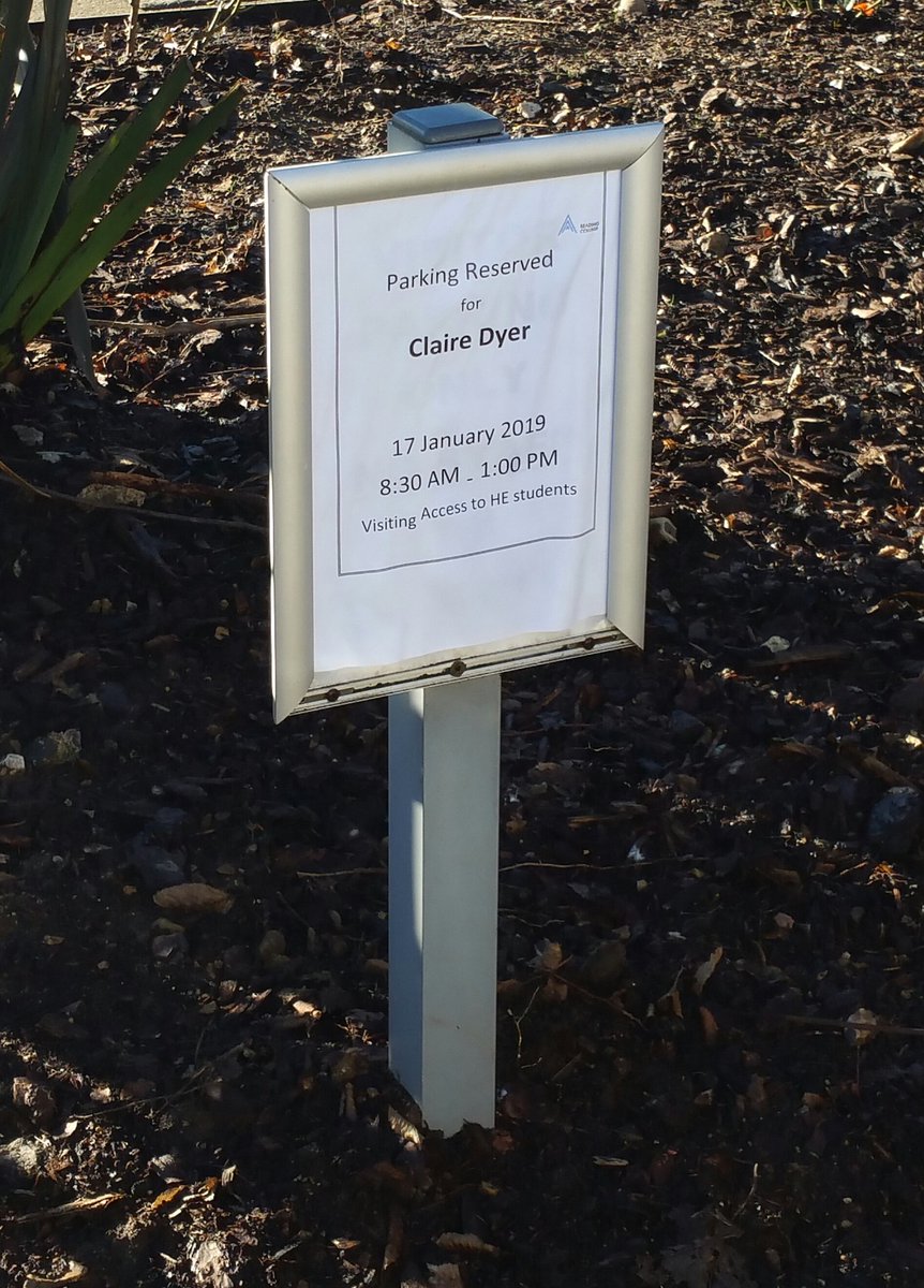ClaireDyer1's tweet photo. Name in lights! Looking forward to talking to the Access to HE students at @ReadingCollHE @ReadingCollege about similes this morning. #luckywriter #luckypoet x https://t.co/xcELpi2DAu