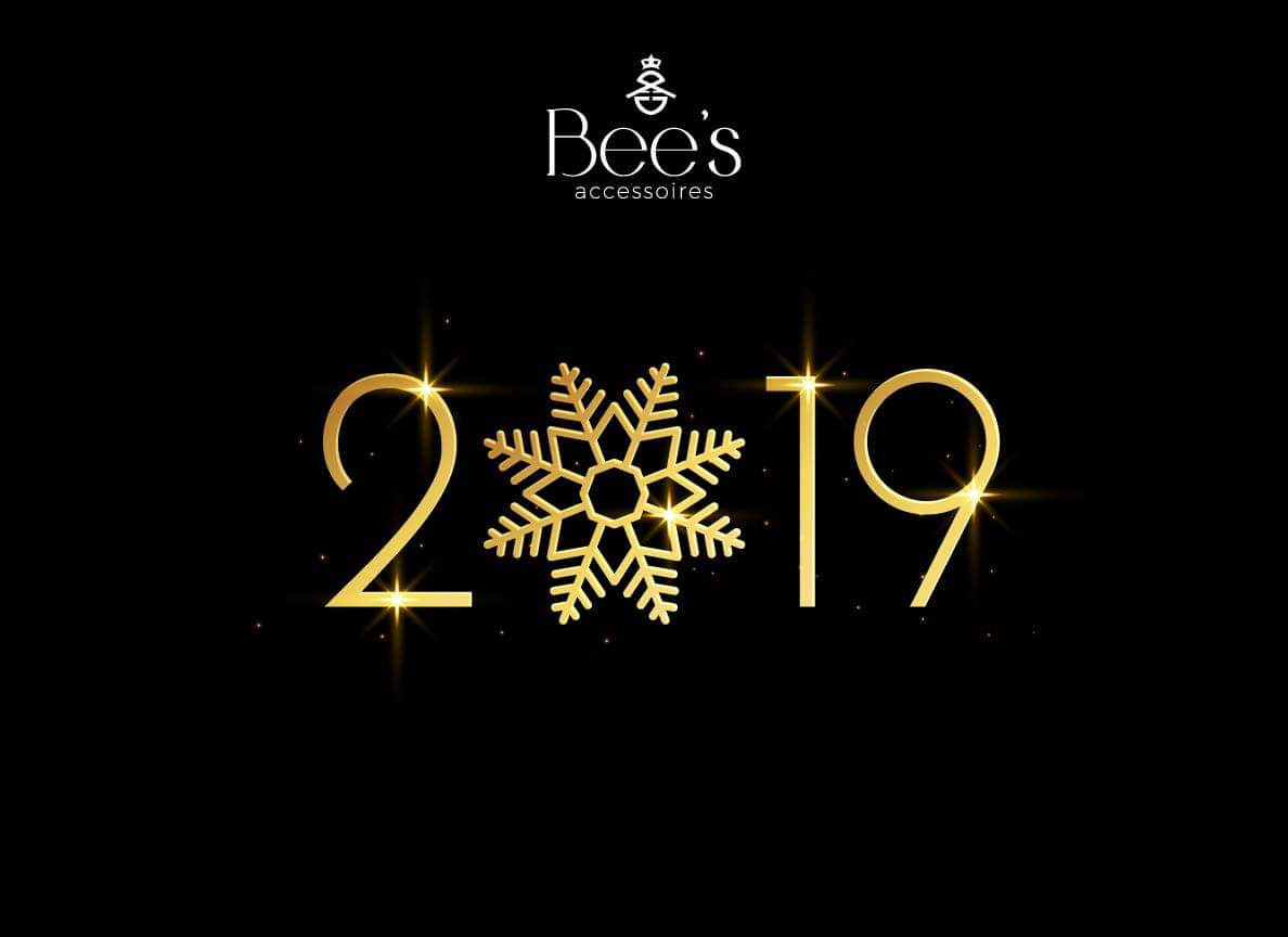beesaccessoires's tweet photo. Belle, heureuse et élégante année 2019. Que cette année vous voit propulsé vers de hauts sommets ! 
✨💛
#beesaccessoires https://t.co/ewQKkPNwDO