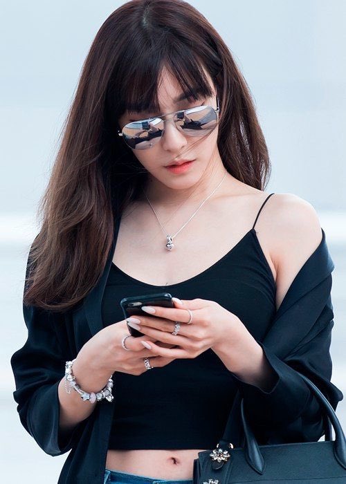 SoneSupport_'s tweet image. [MASS VOTE STARTED!] 

RT: EIGHT HUNDRED
Replies: SIX HUNDRED 

&amp;gt; HWANG ATTACK &amp;lt; 

#TiffanyYoung #iHeartAwards #BestSoloBreakOut @tiffanyyoung