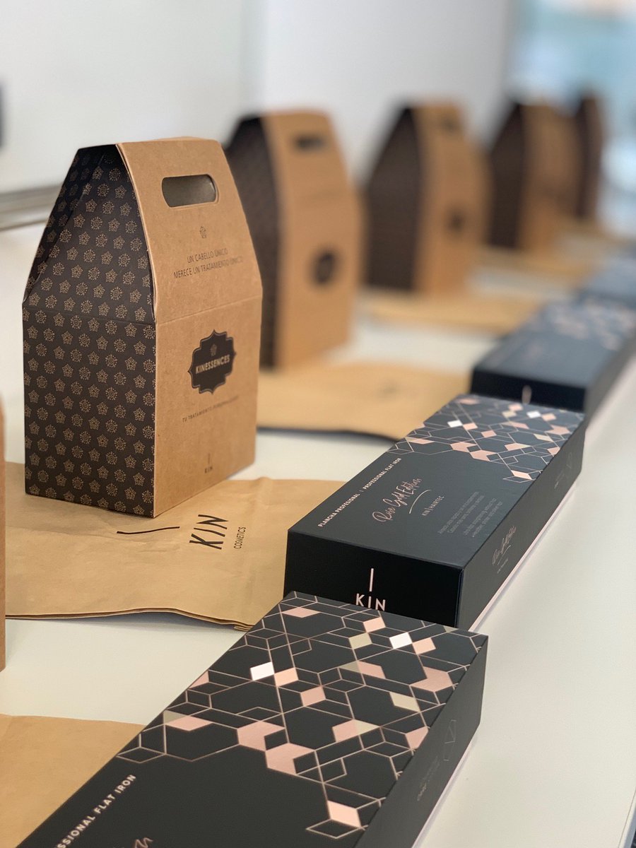 mcempreses's tweet photo. Entrega de premis a les joves participants a #StartupNow #JornadesEmprenedoria a #SantFeliudeGuixols #kincosmetics Moltes felicitats!! :) https://t.co/RXGxYOlO21