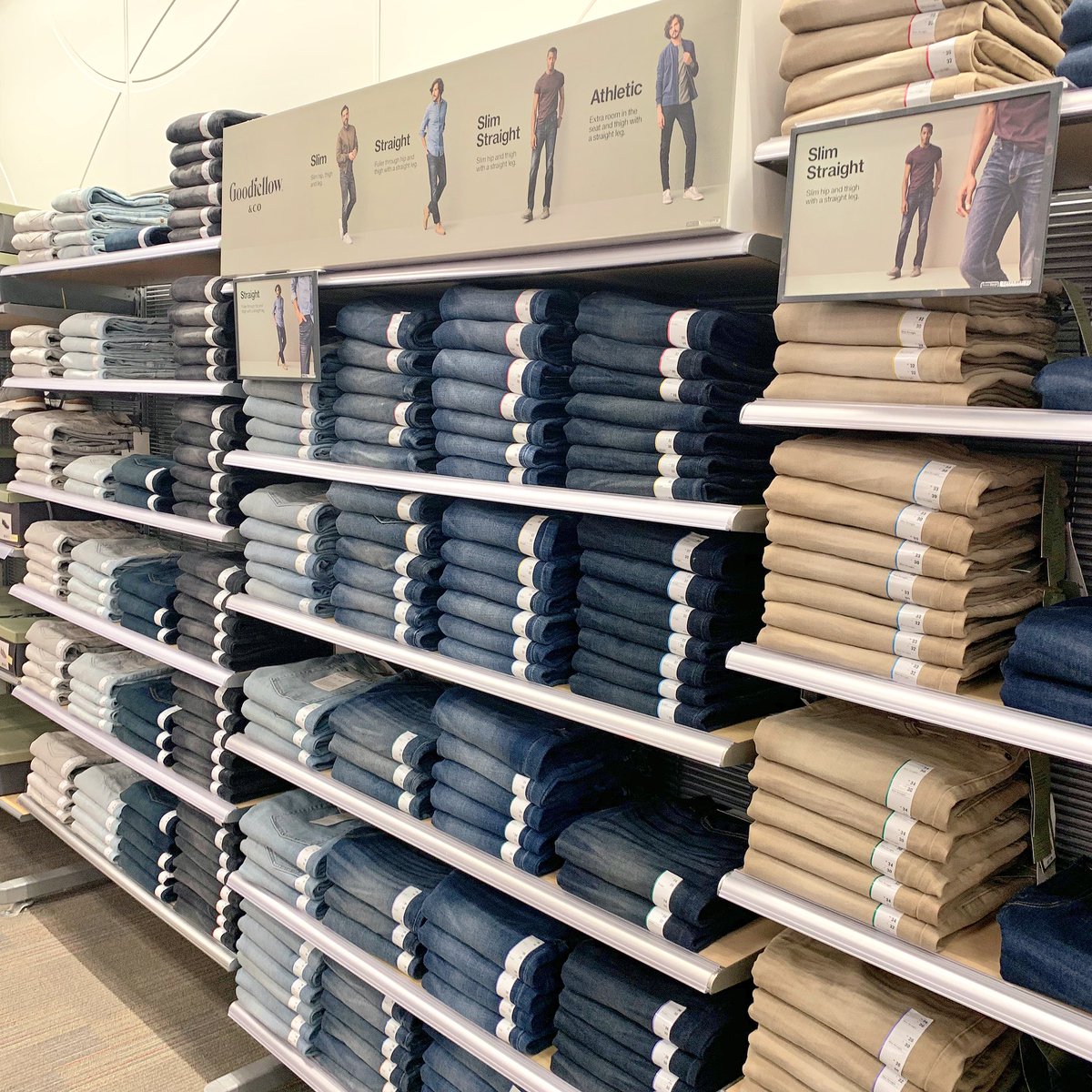 katieradtke7's tweet image. You know what I love more then folding the Men’s chino and denim walls? Teaching the team how to fold them, and challenging them to see how long we can maintain it! #denimdomination #teambuilding #T1352 @Katie_Molitor @JenHatlevig @JenieBrisson