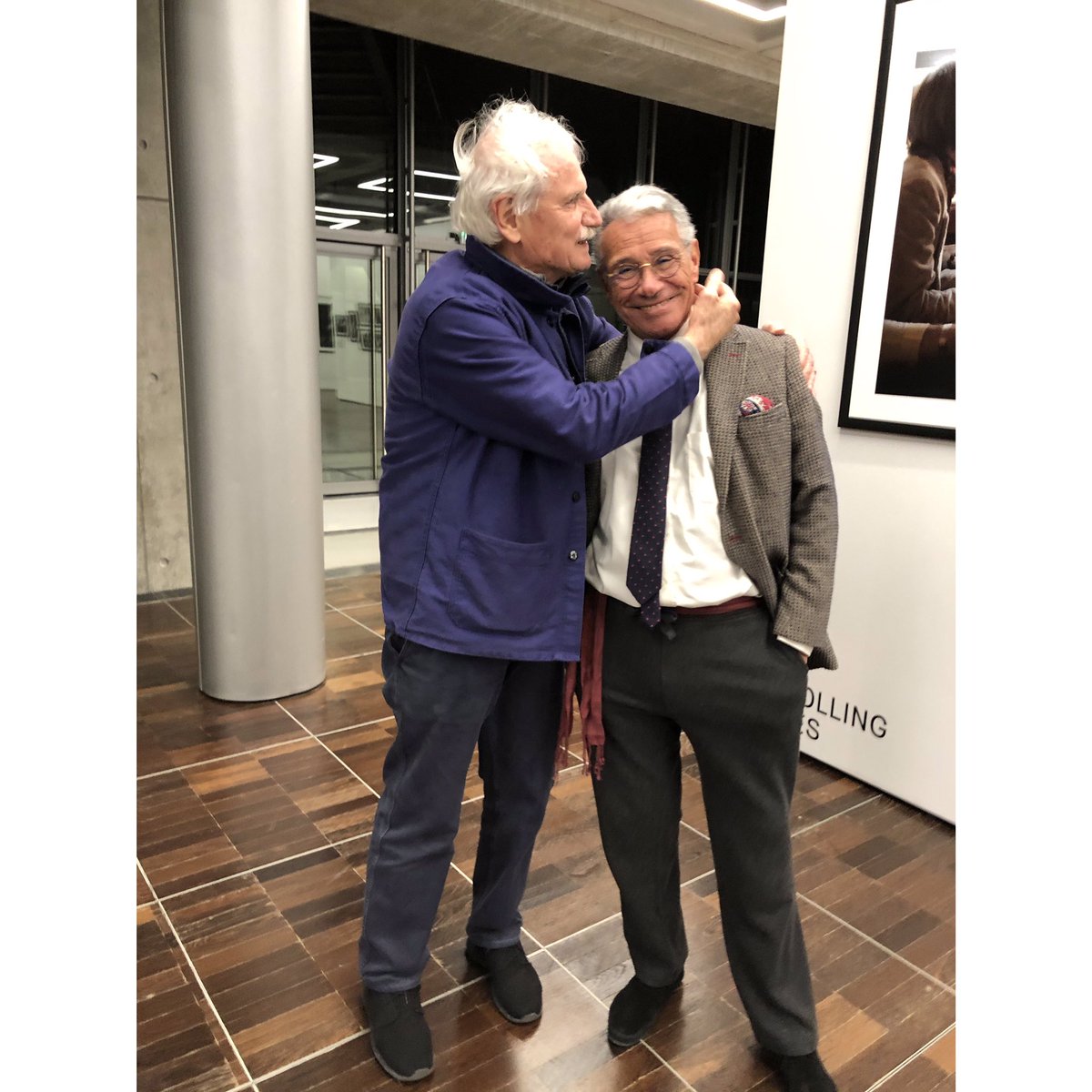 Hier soir, vernissage de l’exposition de Jean-Marie Perier à La Grande Arche de La Défense. Yann Arthus-Bertrand et Jean-Marie Perier #photographies #arthusbertrand #jeanmarieperier #exposition #grandearche