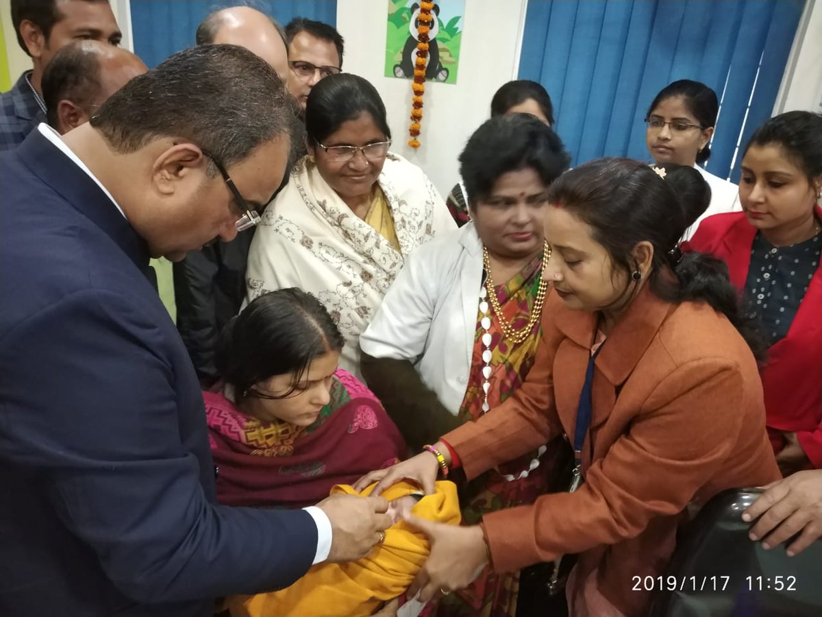 mangalpandeybjp's tweet photo. अनुमंडलीय अस्पताल दानापुर, पटना में मॉडल टीकाकरण केन्द्र एवं ऑटोमैटिक सूचना केंद्र का उदघाटन कर बच्चों को पोलियो का ड्राप पिलाया एवं जनसमूह को सम्बोधित किया। https://t.co/i4p3VDh8kz