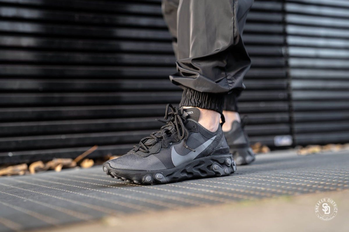 nike element triple black