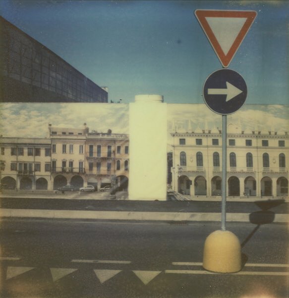 andreatonellot1's tweet image. cantiere #9
old work from the archive
sx70 + pellicola impossible
@HeillandiCH 
.
.
#polaroid #sx70 #urbanlandscape #color #instantphotography #architecture #architettura #dream #surrealism #metafisica