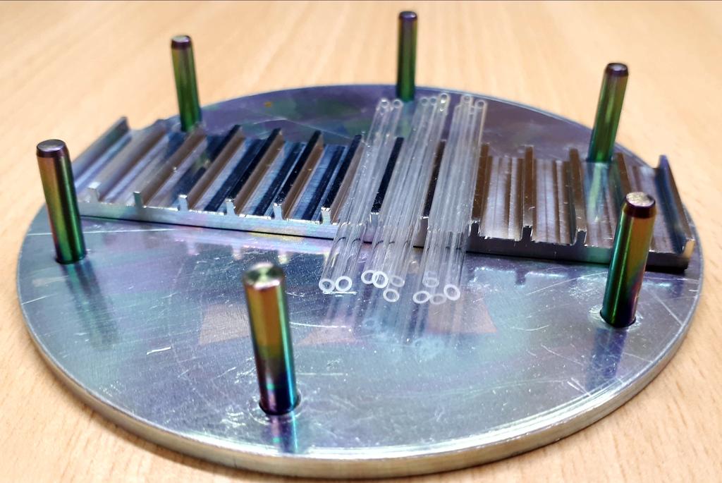 ald_lab's tweet photo. Now running : capillaries with the same aspect ratio as a 70 nm Deep Trench DRAM capacitor #ALDep. However, not that much surface area so this will be an easy one https://t.co/pS9rwMHPFf