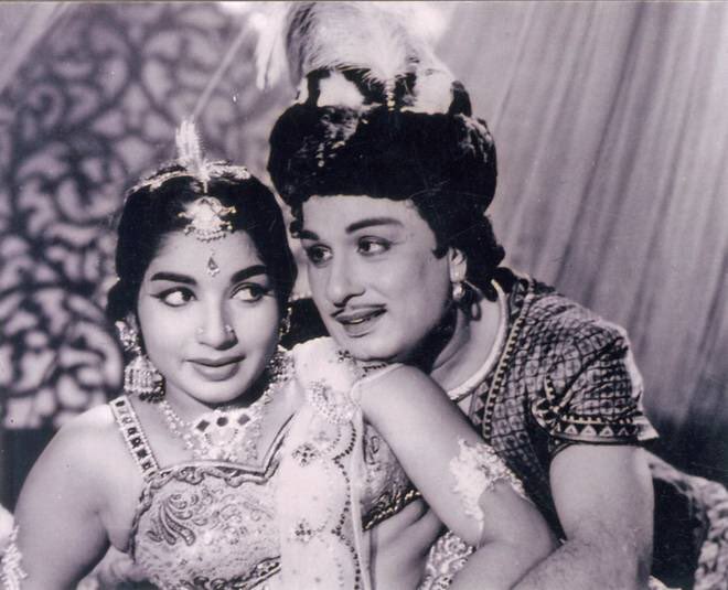 Film History Pics on X: "Remembering MG Ramchandran (MGR) on birth anniversary. Former Tamil Nadu CM & revered actor; popularly known as "Makkal Thilagam" (People's King). Seen here with @iKamalHaasan at event