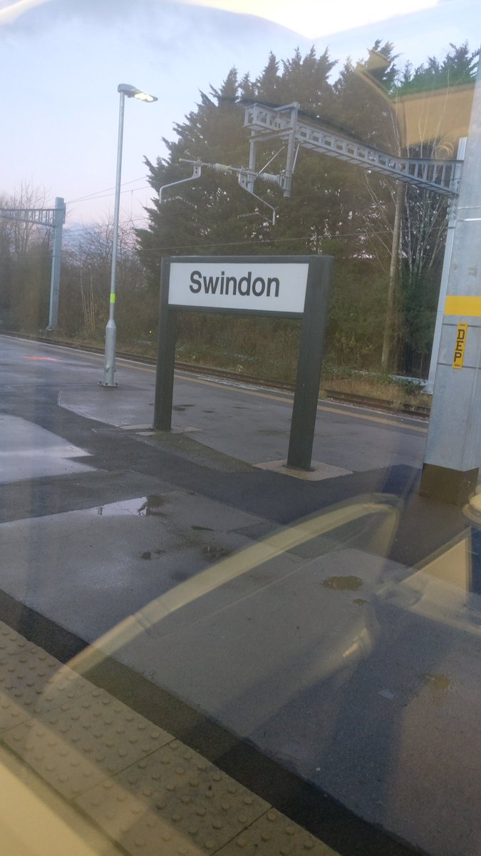 Lucille_Balls's tweet image. Railway travel romance. #soggy #pinksunrise