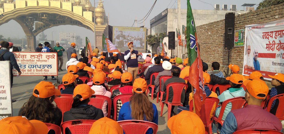 sunnysarochbjym's tweet photo. #NaMoYuva volunteers video conferencing with @poonam_mahajan ji from Amritsar https://t.co/u6FpGm6wby