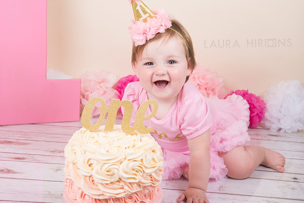 LHironsPhotos's tweet image. If your little one is about to or has just turned one, my Cake Smash sessions are the perfect way to capture that special milestone! 

laurahironsphotography.com/cake-smashes/?…