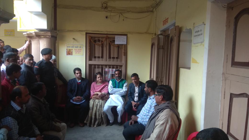 JournoFaiz's tweet photo. गयाः Gaya 24x7 और पटवाटोली समाज की पहल लाई रंग राष्ट्रीय बाल आयोग की टीम पहुंची गया के पटवाटोली। अंजना हत्याकांड मामले में पिडित परिवार से की मुलाकात
#AnjanaMurderCase 
#NirbhayaInGaya #JusticeForAnjana #WeWantCBI #GayaBrutality
 #ReleaseInnocentParent https://t.co/vBkRMT88fe
