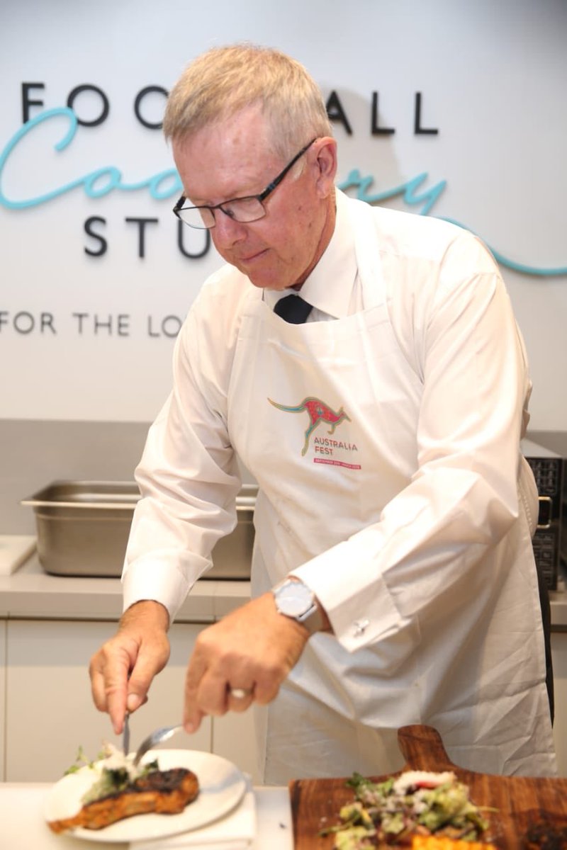 AusCG_Mumbai's tweet photo. .@MarkCoultonMP  participating in @FoodhallIndia cooking demonstration by celebrity chef @VickyRatnani showcasing #Aussielamb, premium Australian #GlutenFree products  #Aussiecheese #aussiehoney https://t.co/msvrcjnLHm