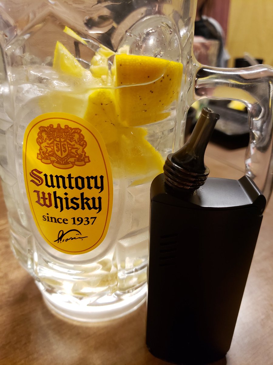 gangsong_vape's tweet photo. 新年会。

MODも大きいですが、メガハイボールはまだ大きいです(笑)

そのまま、そのジョッキで地元麦焼酎のカボス割り。

地鶏が旨い‼️

#VAPE #ベイプ #電子タバコ 
#ヴェポライザー #XVAPEFOG
#SMOK #MAGkit https://t.co/bZlO4HvbeX