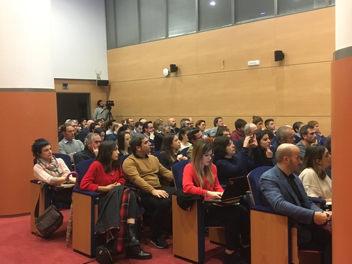 NereaSanchezU's tweet photo. “La innovacion no está en la tecnología, está en la mirada. Observando aprenderemos de los clientes, no preguntándoles.” @XavierMarcet @lbeloki #XabierOchandiano #descubriendoLasClavesDelNuevoManagement @BBFaktoria @bilbao_udala https://t.co/afkZX1zDao