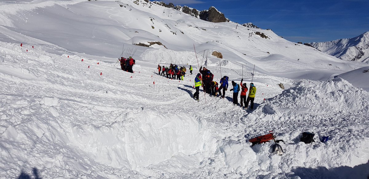 SDIS_74's tweet photo. Exercice annuel de sauvetage en #avalanche organisé hier par l'association de secours en montagne @lachamoniarde à la Flégère auquel ont participé @SDIS_74 #GMSP @PGHMchamonix #CNEAS #ESF Compagnie des guides de #Chamonix #SecoursEnMontagne https://t.co/UGxDqWJmMy