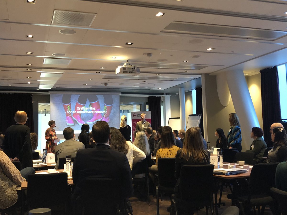 energiforetagen's tweet photo. En inledande presentationsrunda på #qraftsamling. Vilket namnkunnigt och tungt gäng som ska driva förändringsarbetet i vår bransch! https://t.co/wTIuyzYmGx