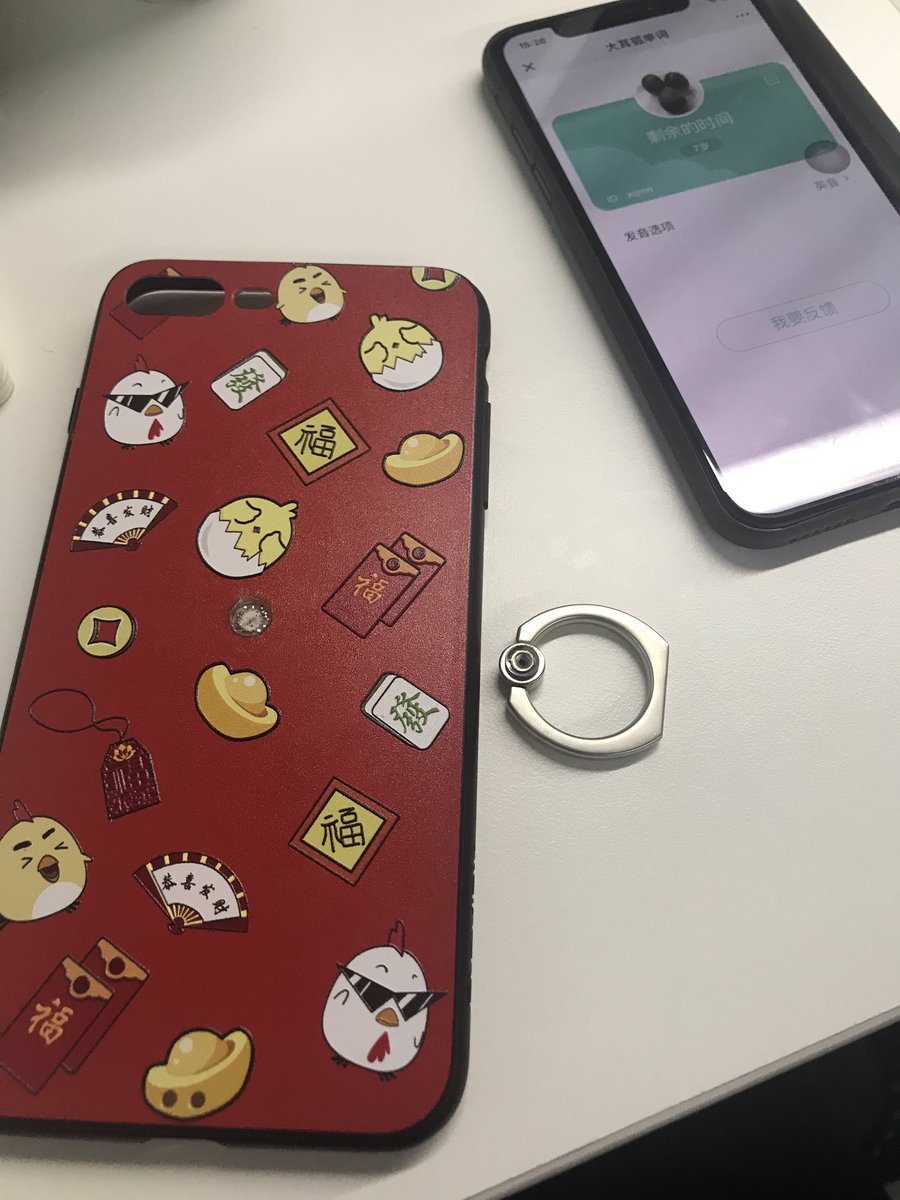 chennan9's tweet photo. 又一个手机壳败在我手下，果然我的手机还是适合裸奔🤣 https://t.co/ncGWaS0p1y