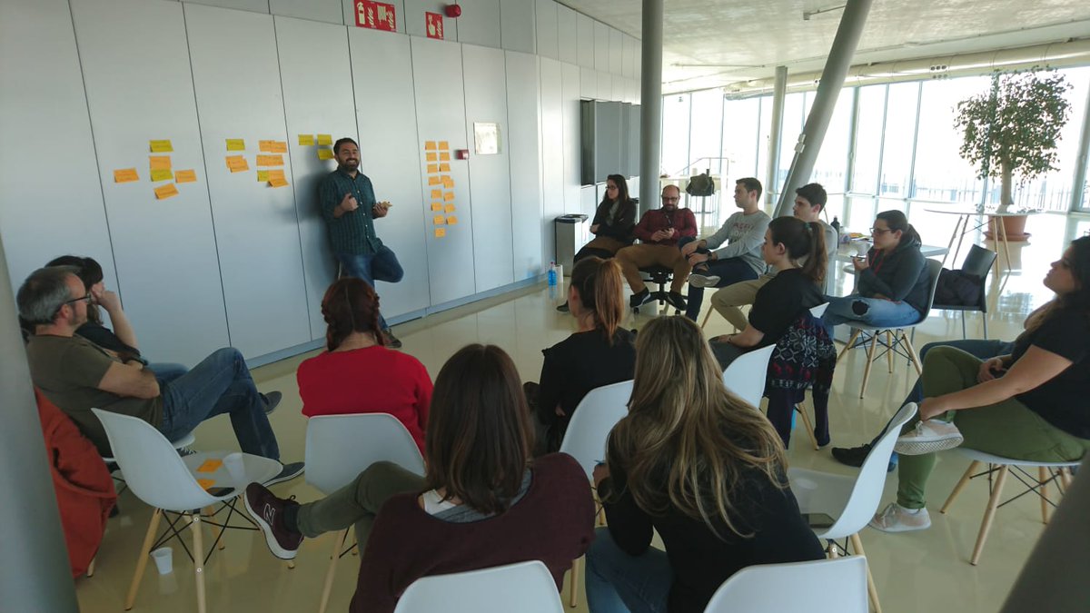 RSIUX_Design's tweet photo. En #RSIUX comenzamos el año con unas #dinamicas de grupo para mejorar y sacar el máximo partido el próximo año. Todo dirigido y potenciado por nuestro #leadUX Ruben, un crack!! #FelizJueves 👏🏼 https://t.co/4n3xEO3RQt